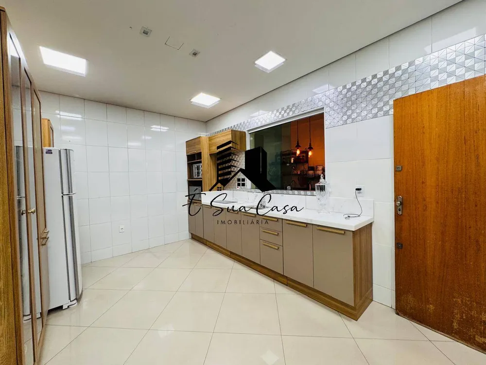 Casa, 3 quartos, 250 m² - Foto 2