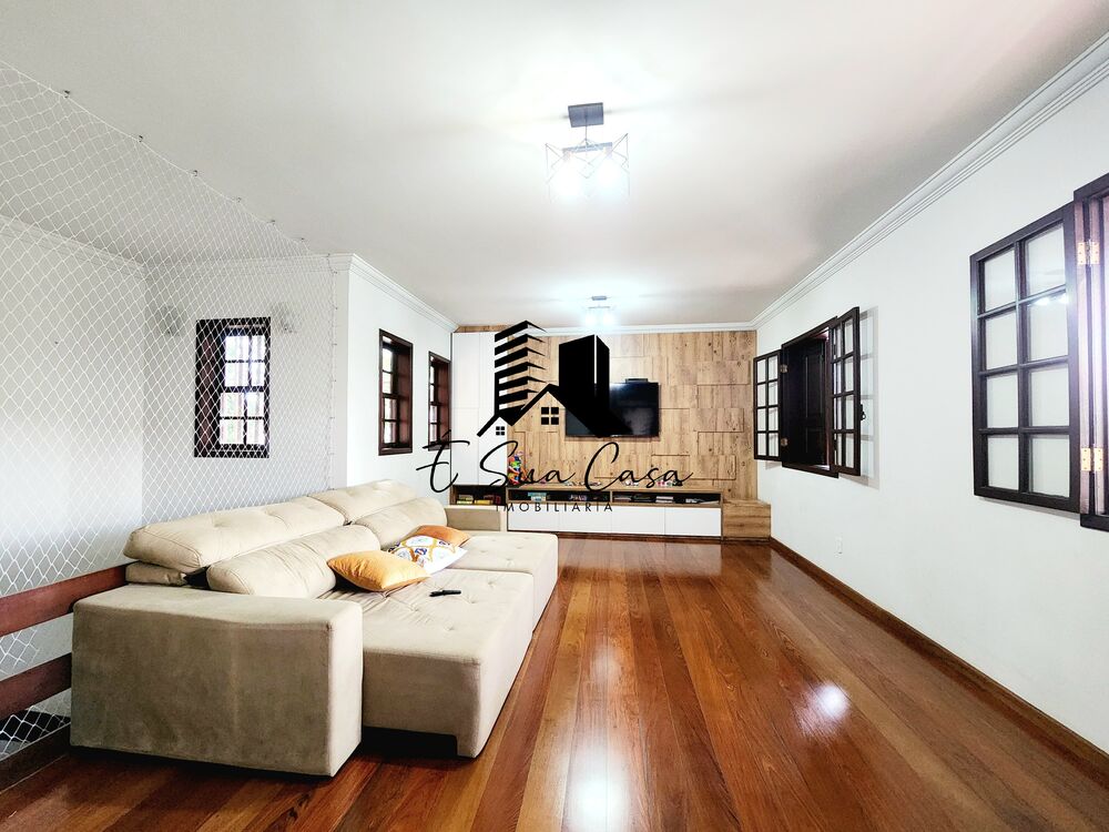Casa à venda com 3 quartos, 1000m² - Foto 1
