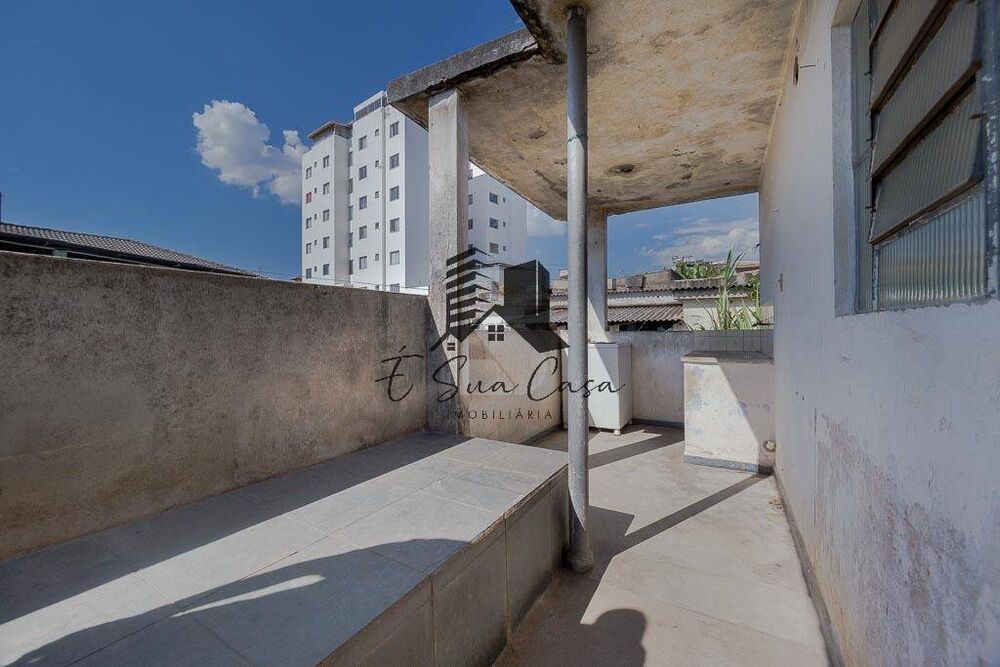 Casa à venda com 3 quartos, 200m² - Foto 2