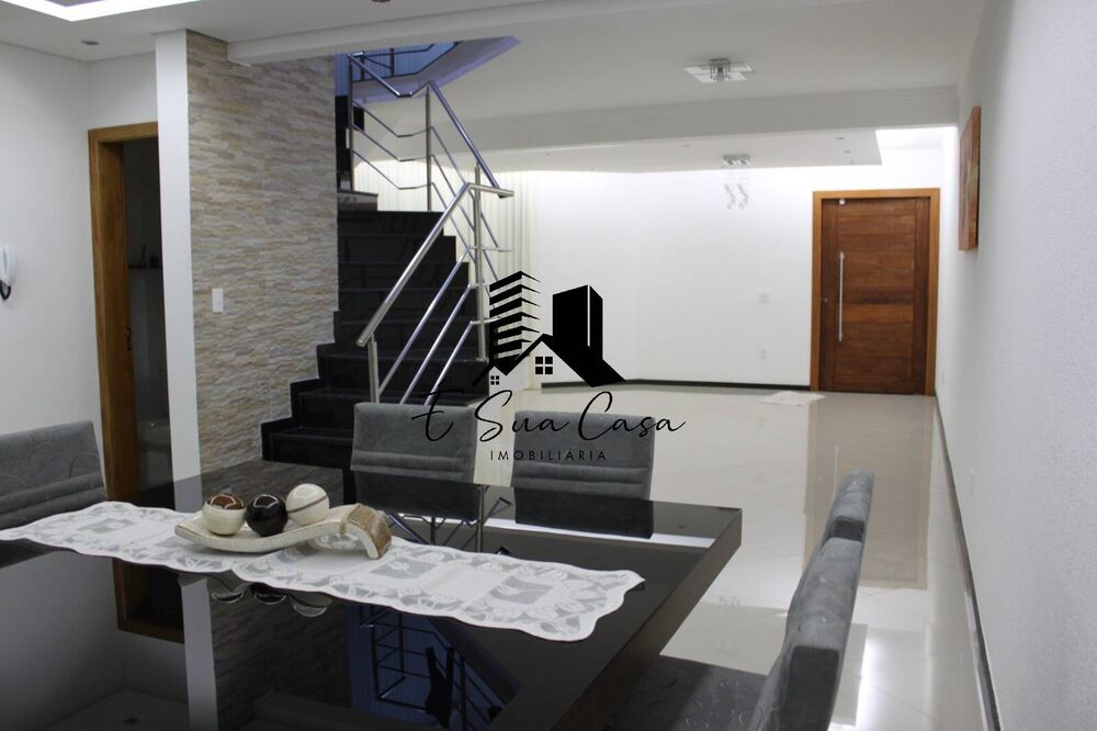 Casa à venda com 3 quartos, 250m² - Foto 1