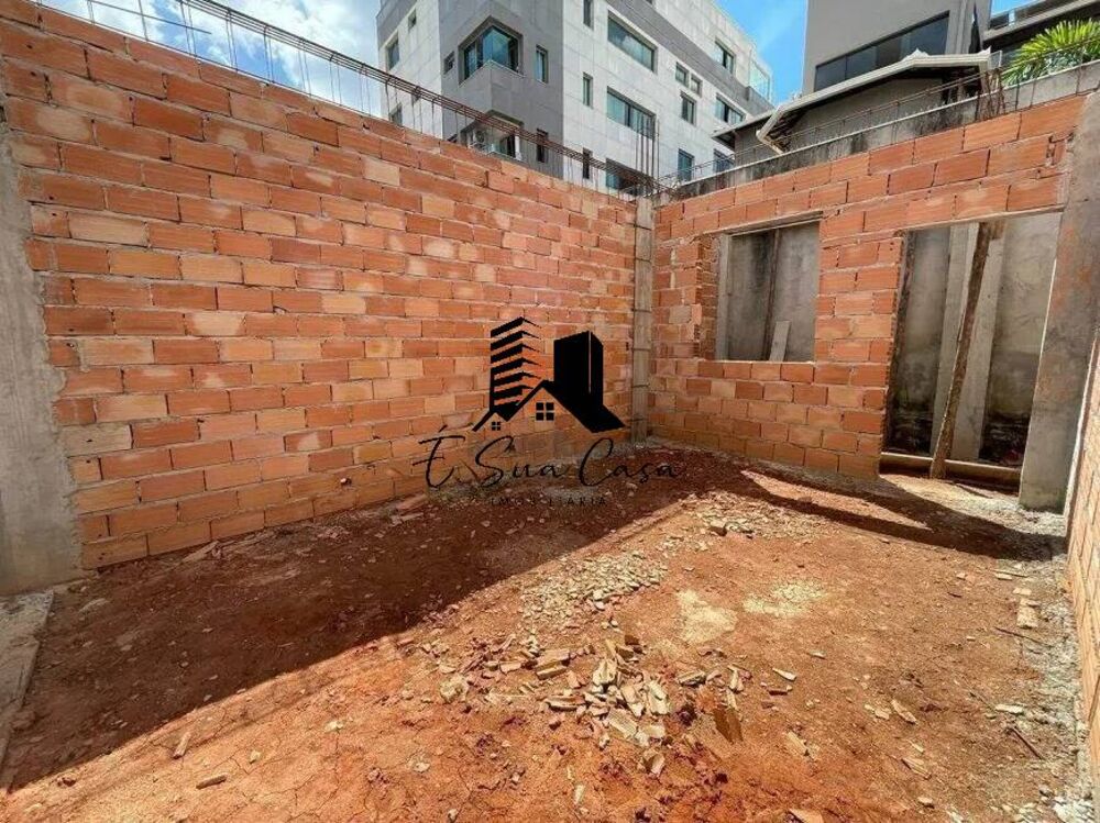 Casa à venda com 4 quartos, 334m² - Foto 2