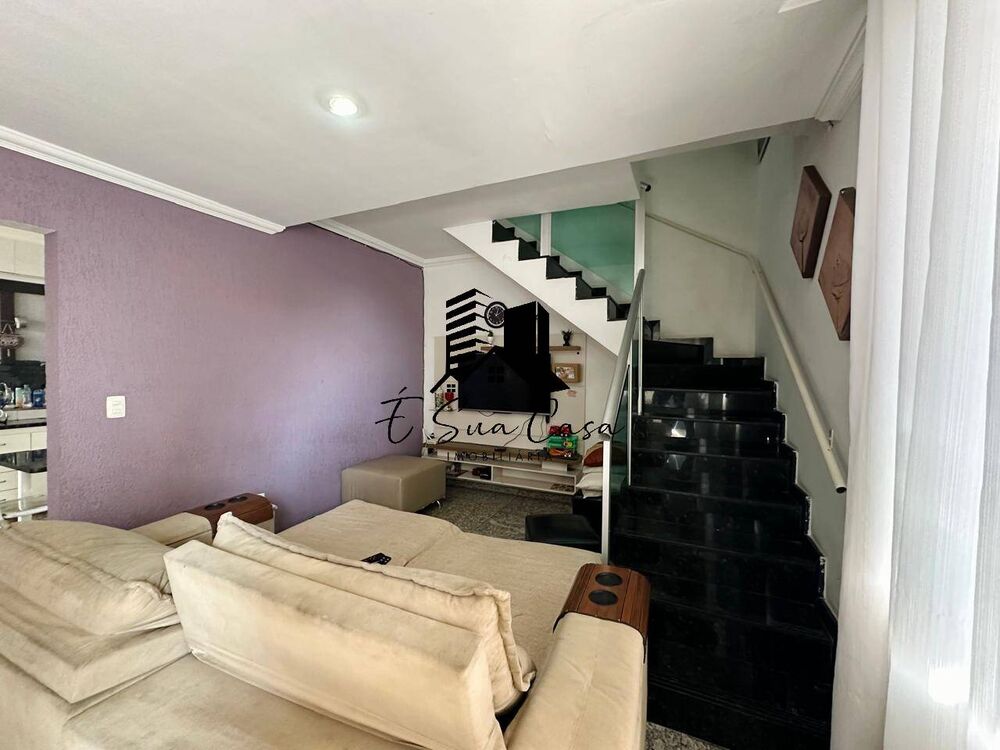Casa à venda com 3 quartos, 114m² - Foto 2