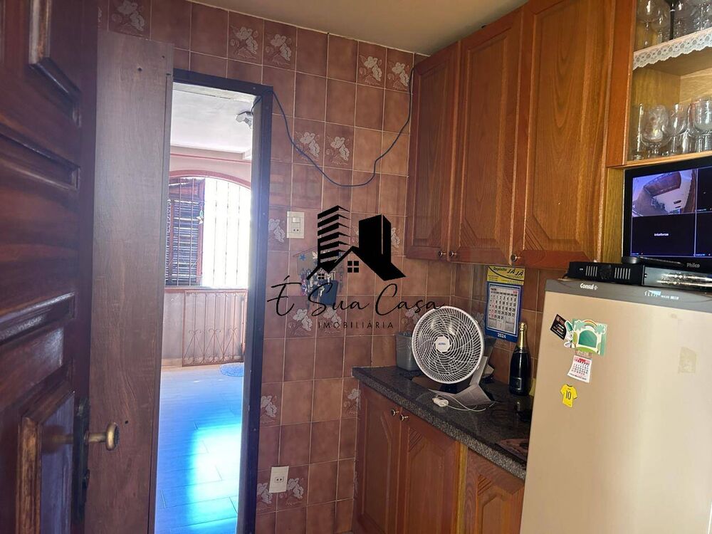 Casa à venda com 6 quartos, 298m² - Foto 3