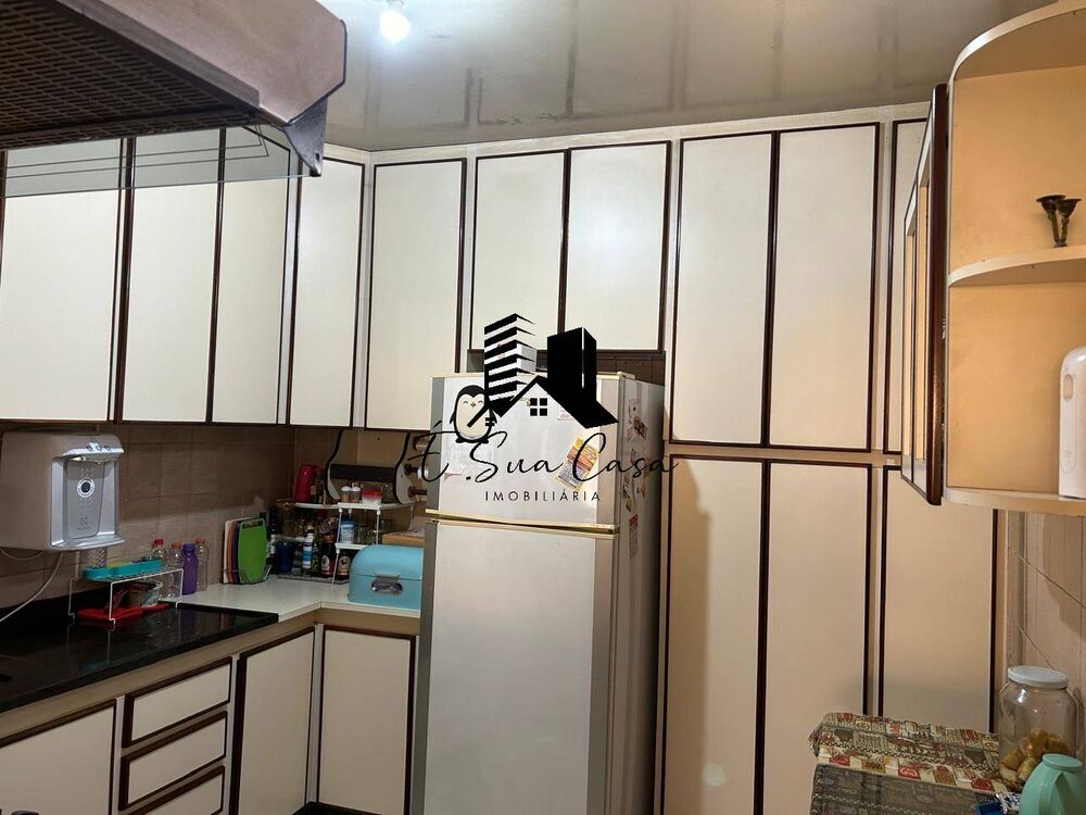 Casa à venda com 6 quartos, 298m² - Foto 4
