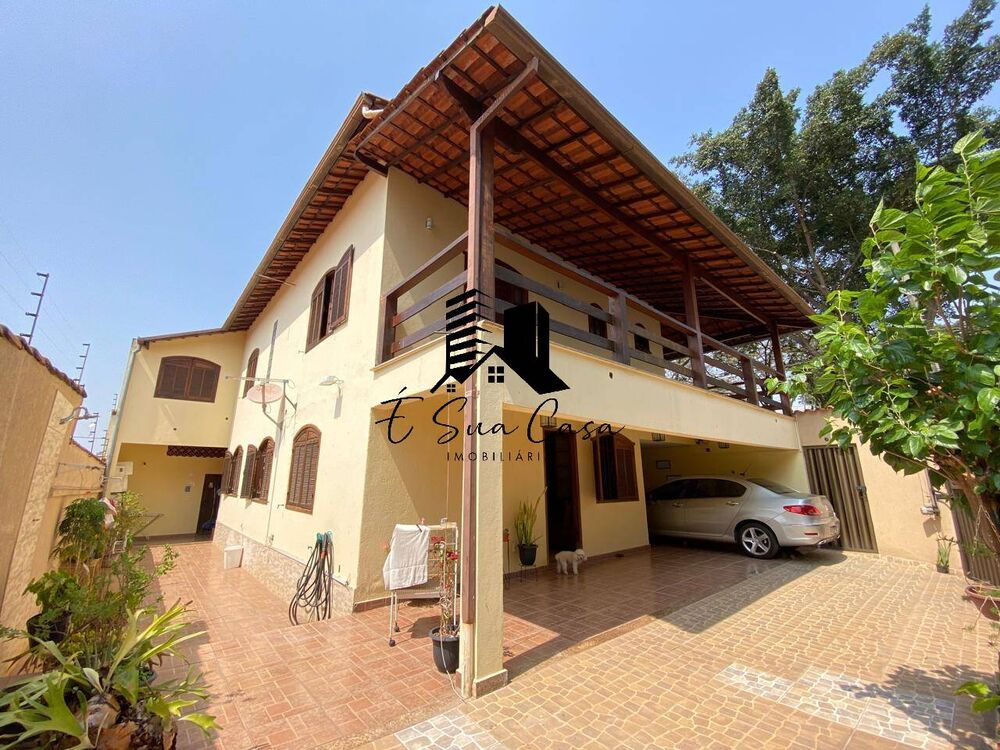 Casa à venda com 6 quartos, 298m² - Foto 1