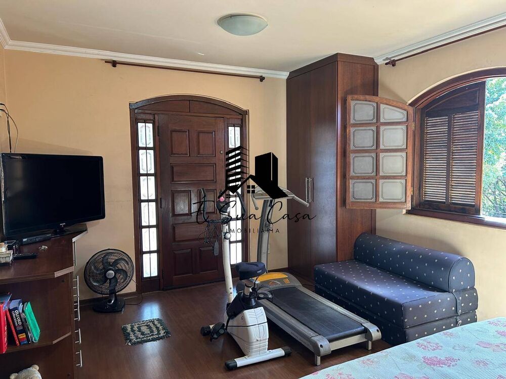 Casa à venda com 6 quartos, 298m² - Foto 2