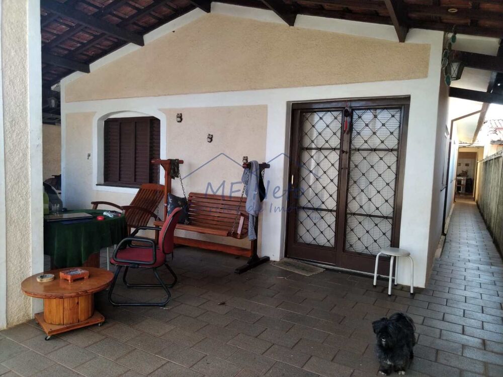 Casa à venda com 3 quartos, 250m² - Foto 1