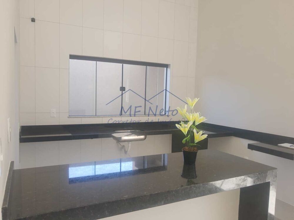 Casa à venda com 3 quartos, 250m² - Foto 1