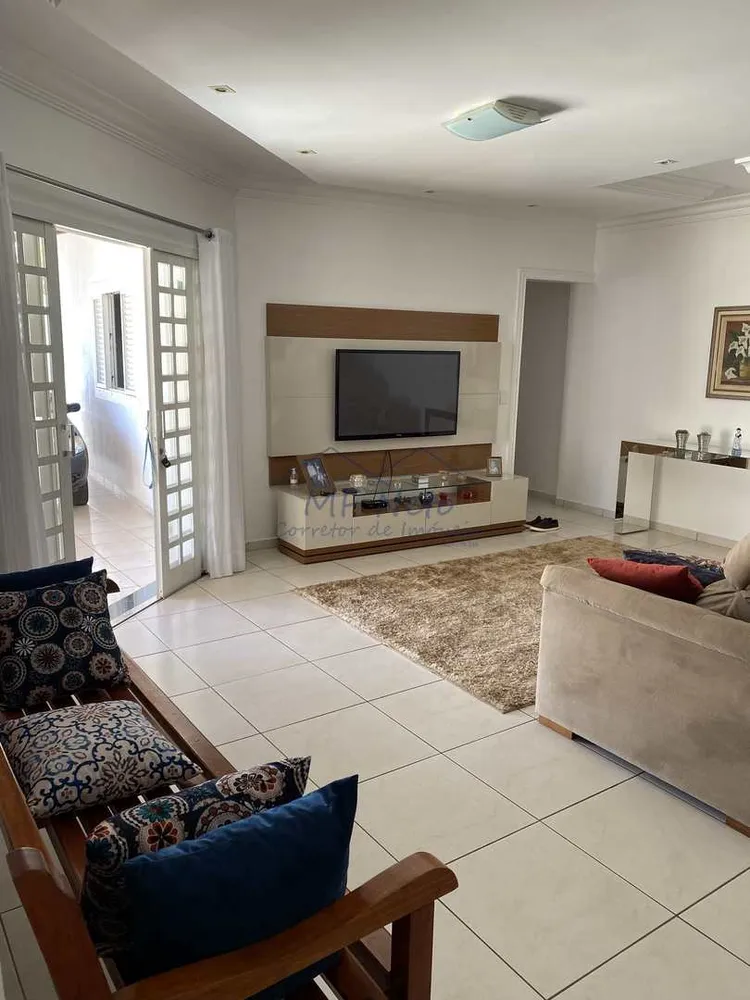 Casa, 3 quartos, 258 m² - Foto 1