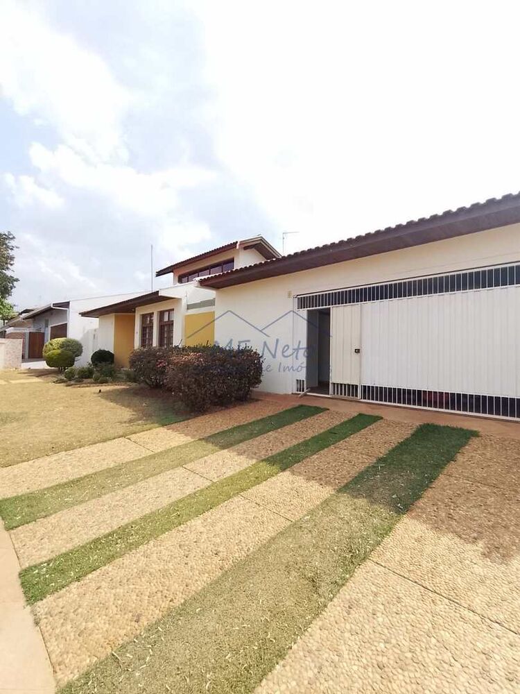 Casa à venda com 3 quartos, 660m² - Foto 2
