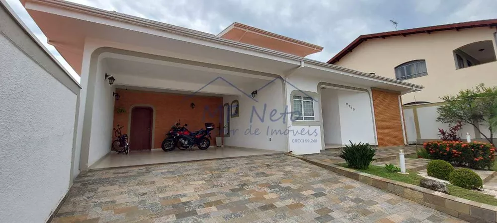 Casa à venda com 4 quartos, 600m² - Foto 1