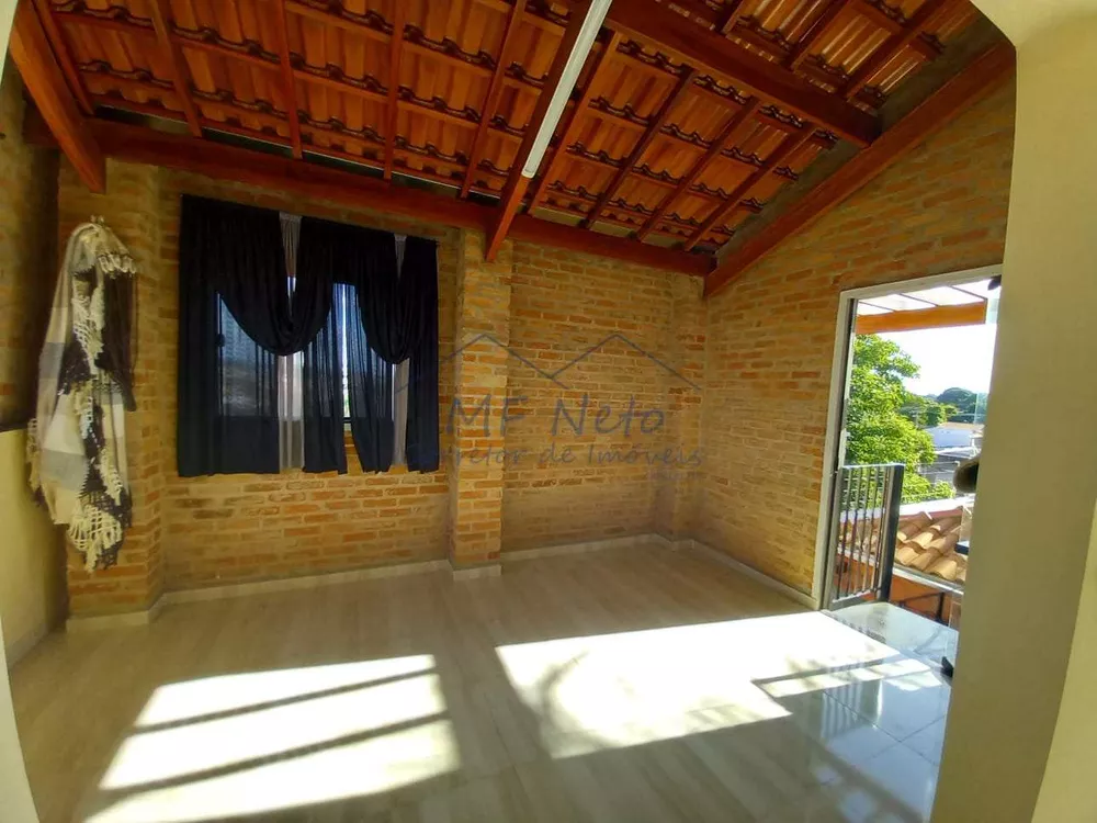 Casa à venda com 3 quartos, 268m² - Foto 1