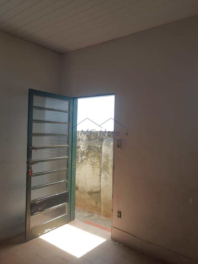 Casa à venda com 1 quarto, 170m² - Foto 2