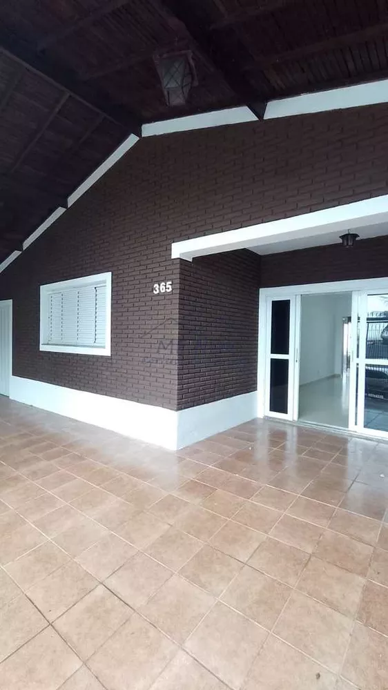 Casa à venda com 3 quartos, 300m² - Foto 3