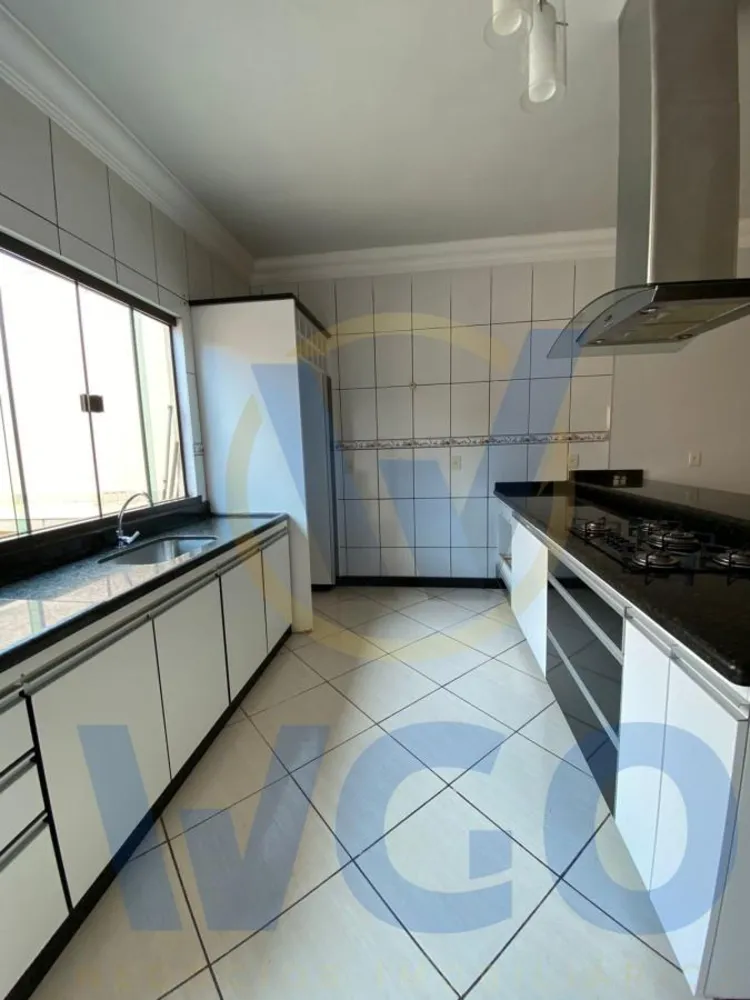 Casa, 5 quartos, 266 m² - Foto 1