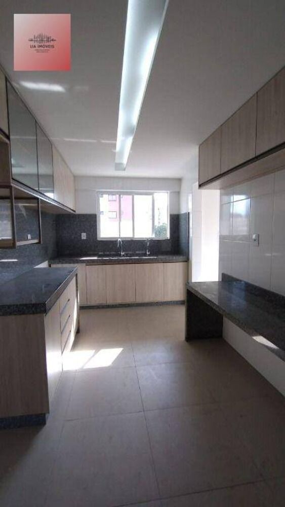 Apartamento à venda com 3 quartos, 181m² - Foto 2