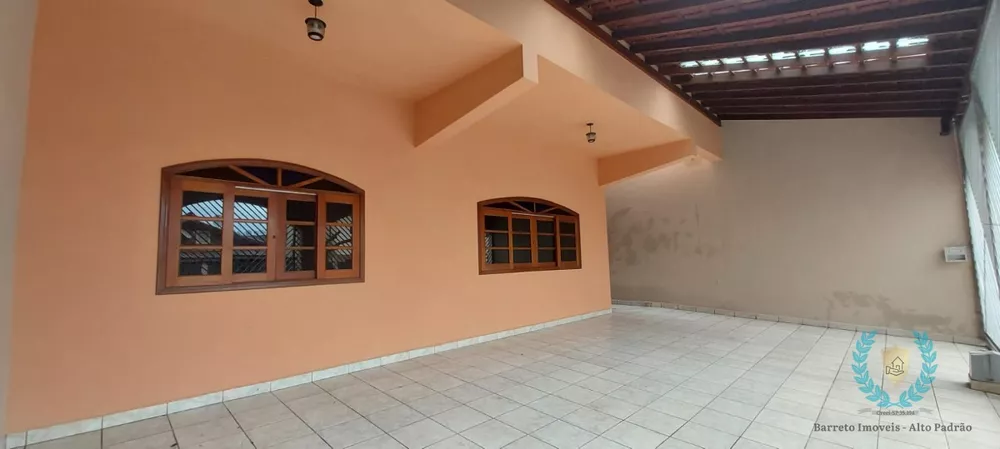 Casa para alugar com 5 quartos, 259m² - Foto 1