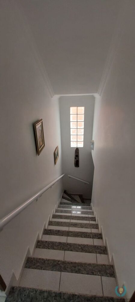 Casa à venda com 3 quartos, 184m² - Foto 1