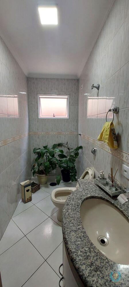Casa à venda com 3 quartos, 184m² - Foto 2