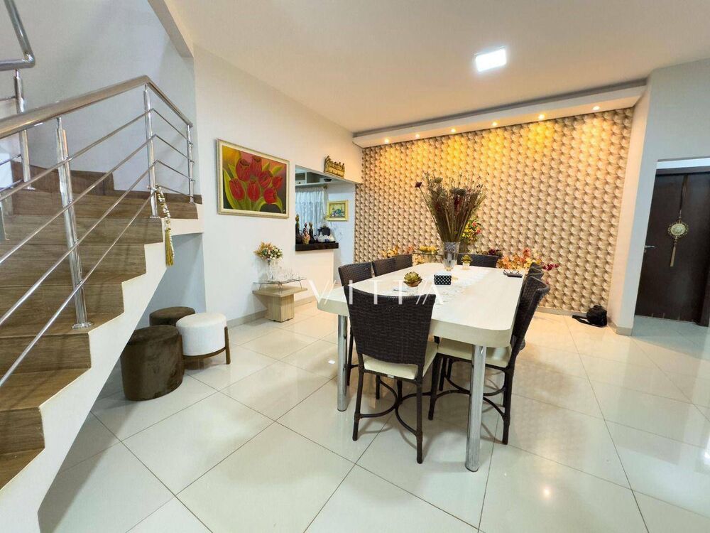 Casa à venda com 4 quartos, 329m² - Foto 3