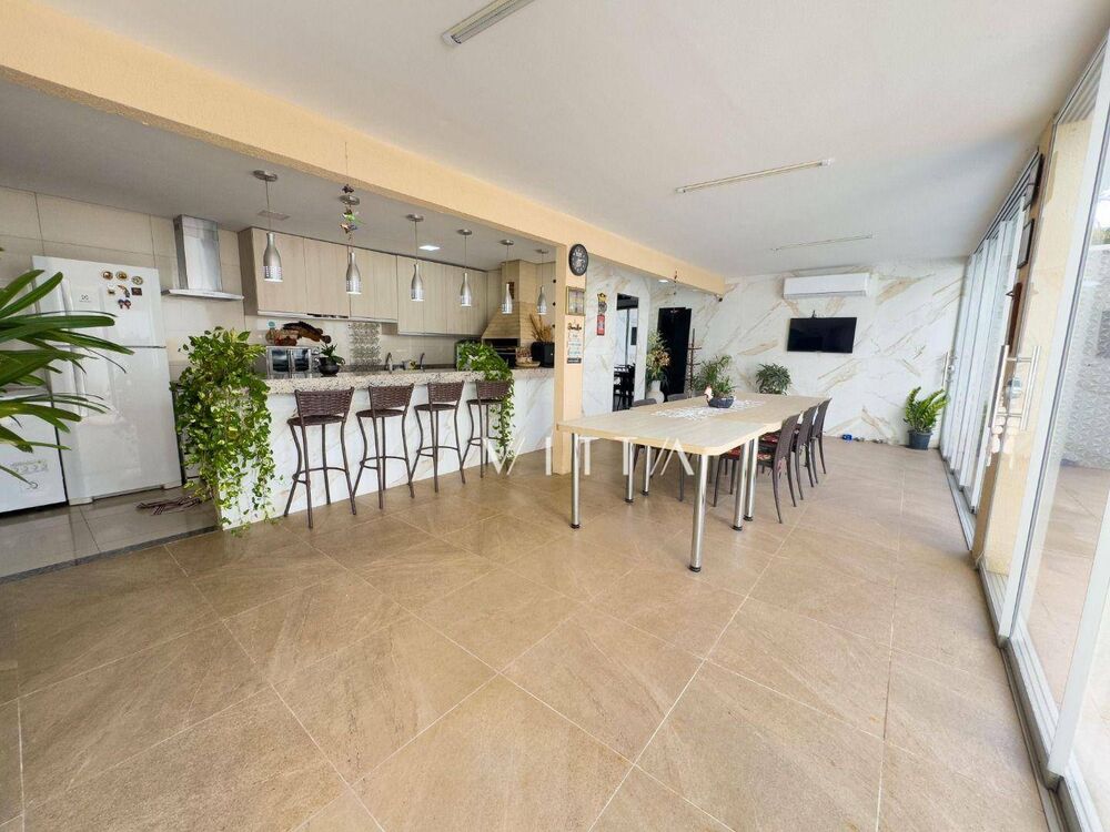 Casa à venda com 4 quartos, 329m² - Foto 10