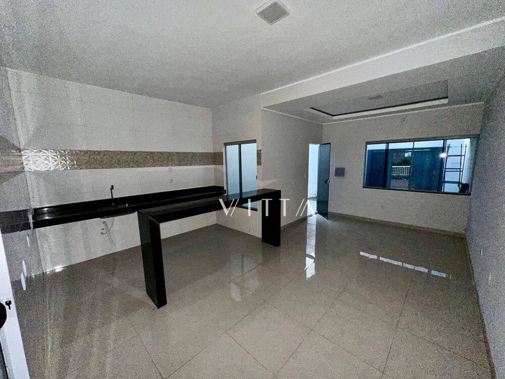 Casa à venda com 2 quartos, 70m² - Foto 4