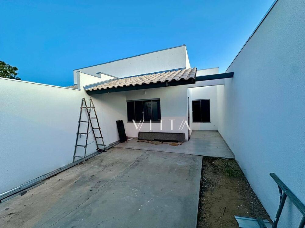 Casa à venda com 2 quartos, 70m² - Foto 1