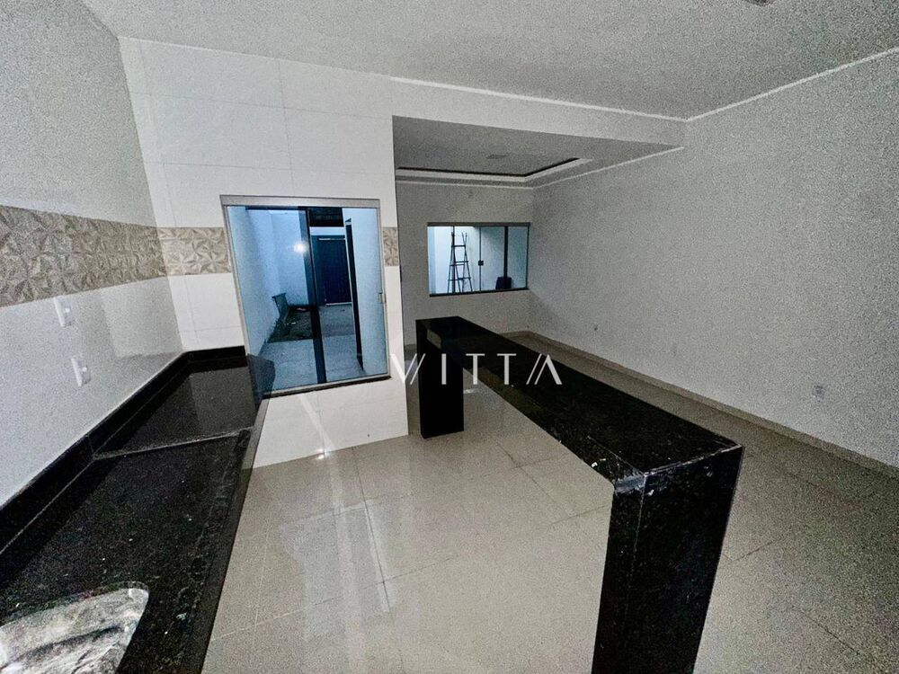 Casa à venda com 2 quartos, 70m² - Foto 2