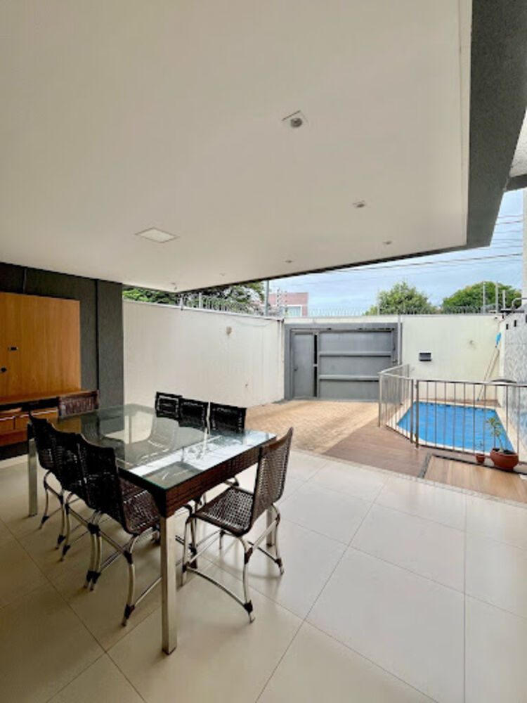 Casa à venda com 3 quartos, 126m² - Foto 1
