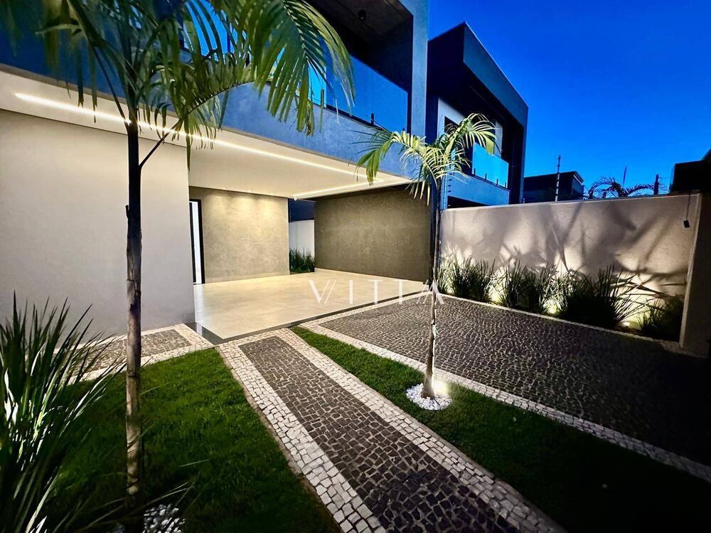 Casa à venda com 3 quartos, 200m² - Foto 1