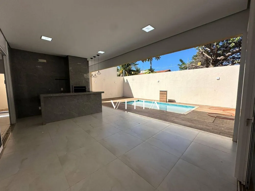 Casa, 5 quartos, 236 m² - Foto 1