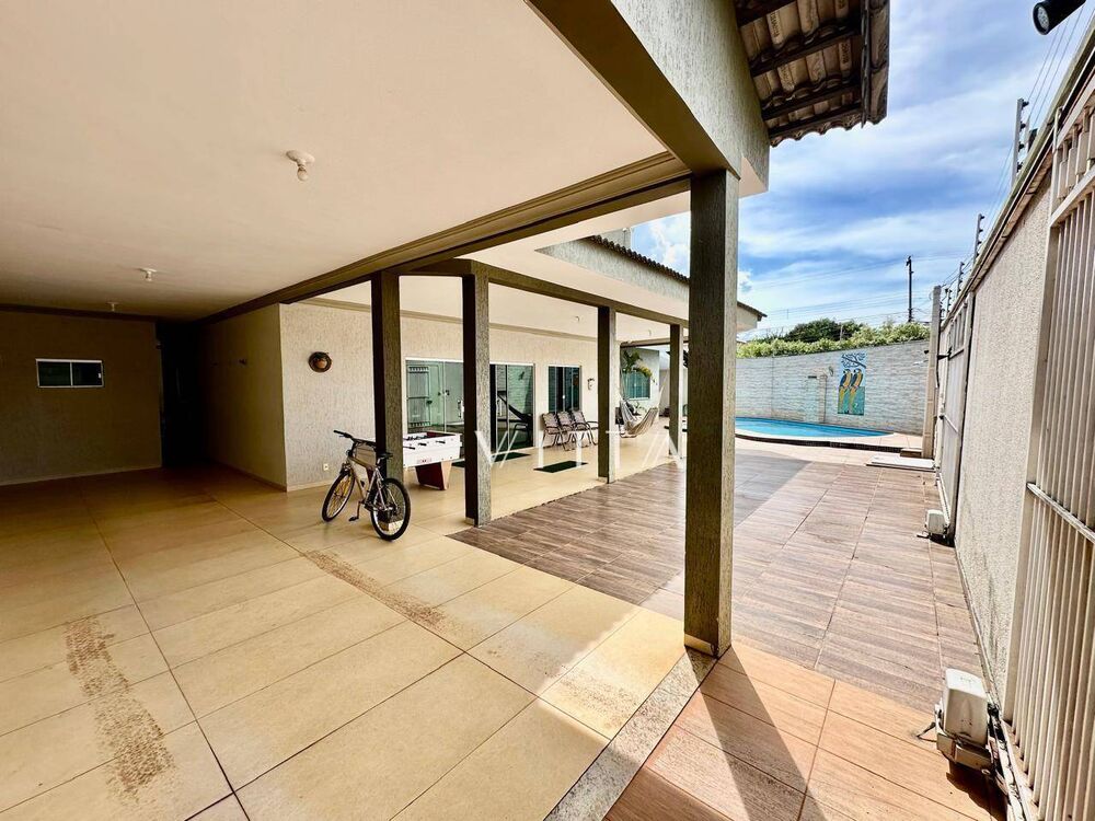 Casa à venda com 5 quartos, 298m² - Foto 3