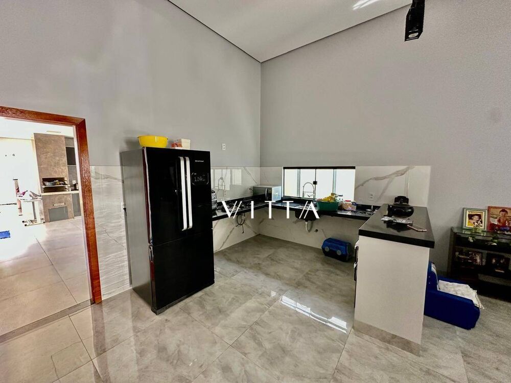 Casa à venda com 3 quartos, 180m² - Foto 4