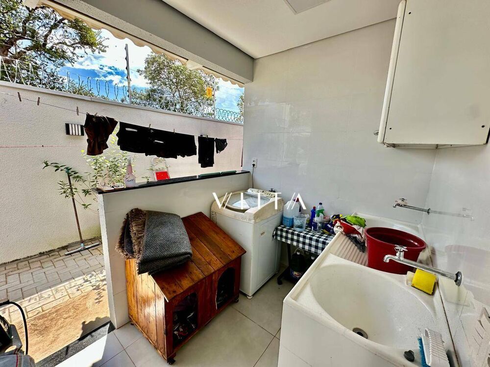 Casa à venda com 3 quartos, 180m² - Foto 3