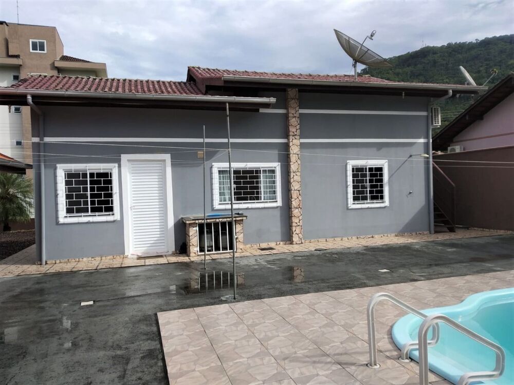 Casa à venda com 3 quartos, 105m² - Foto 2