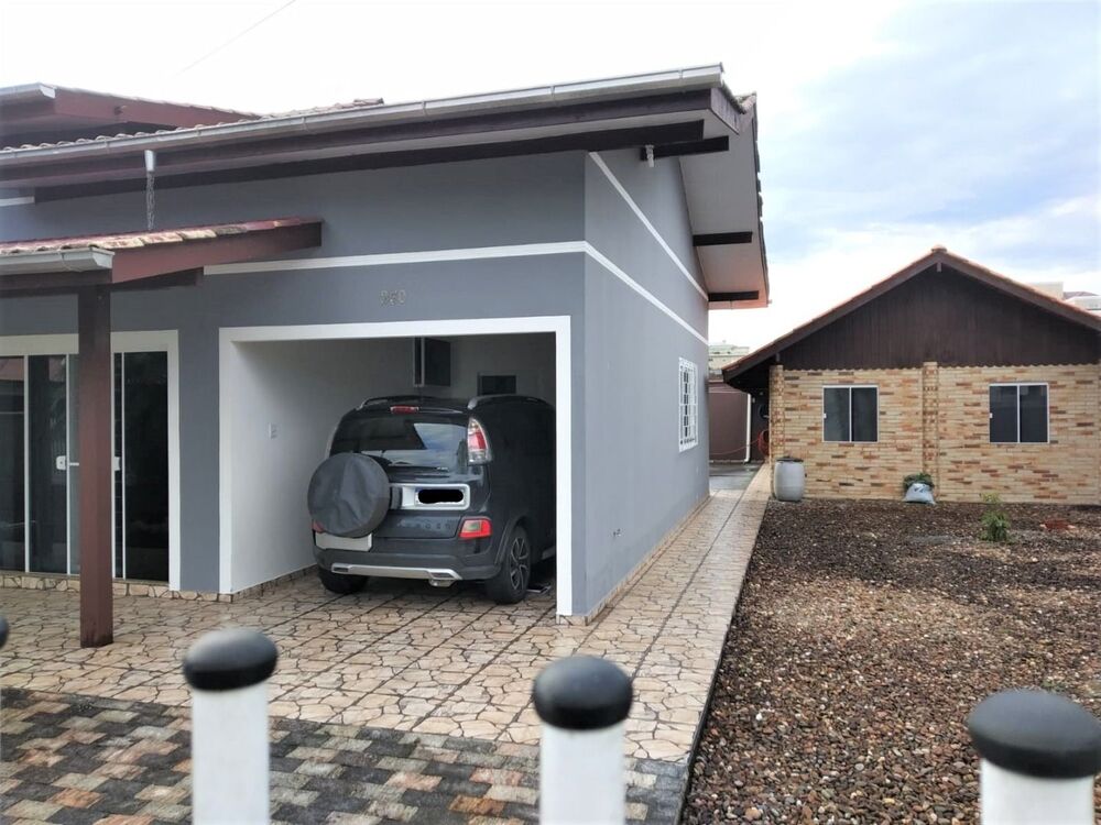 Casa à venda com 3 quartos, 105m² - Foto 1
