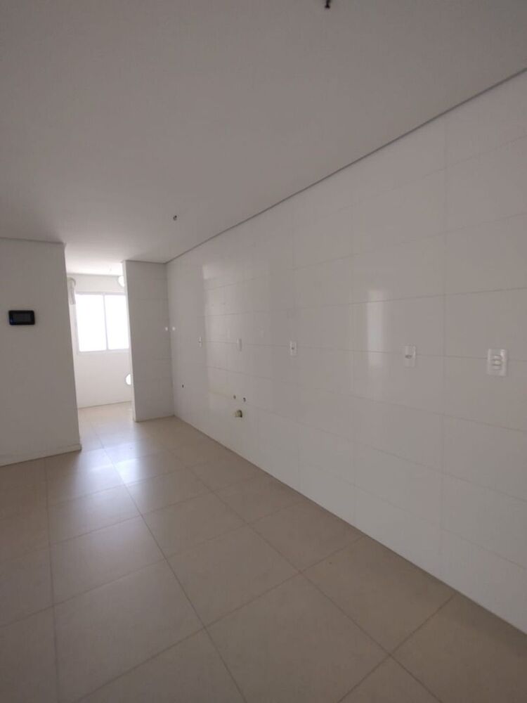 Apartamento à venda com 2 quartos, 72m² - Foto 2