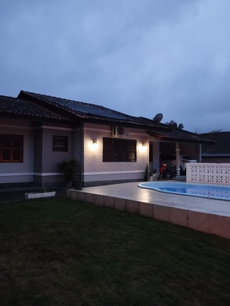 Casa à venda com 3 quartos, 133m² - Foto 1