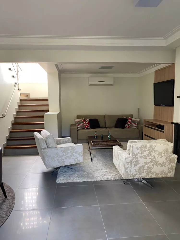 Casa à venda com 2 quartos, 247m² - Foto 1