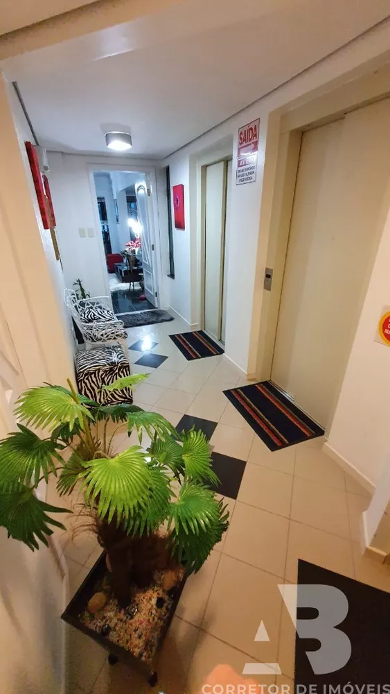 Apartamento à venda com 3 quartos, 179m² - Foto 2