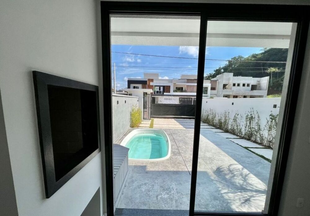 Casa à venda com 3 quartos, 150m² - Foto 2