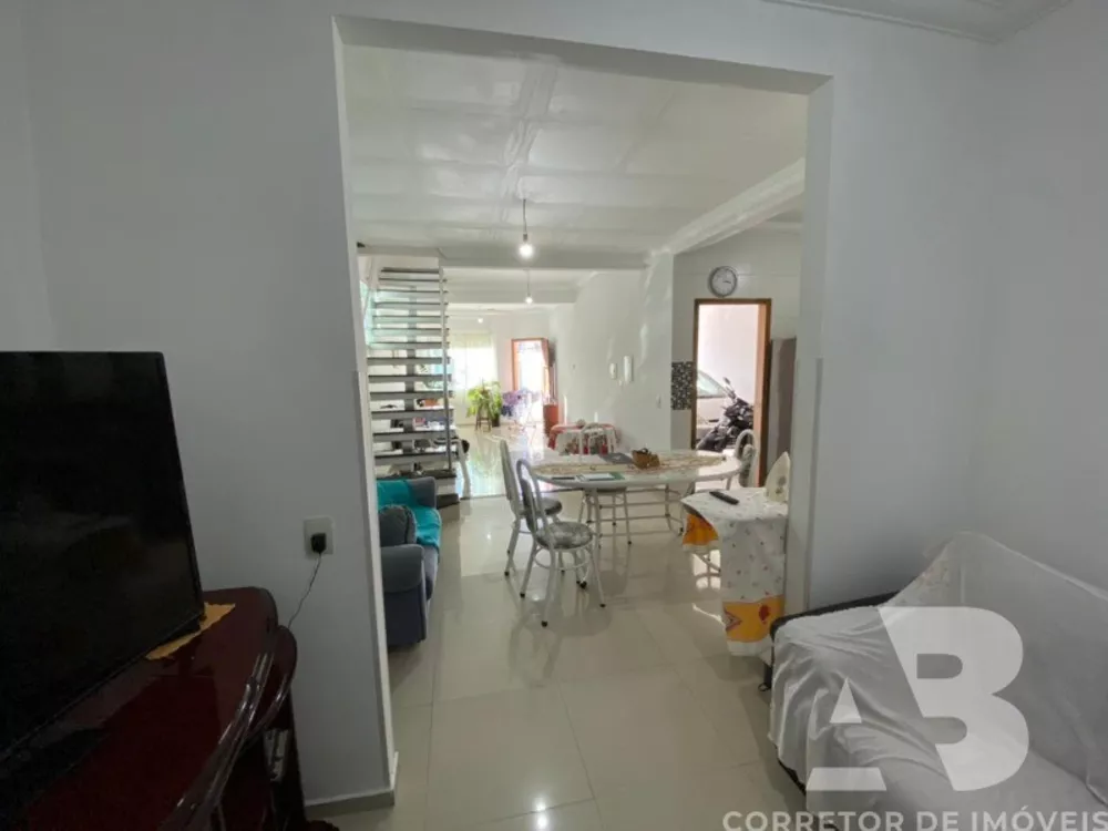 Casa à venda com 3 quartos, 195m² - Foto 3