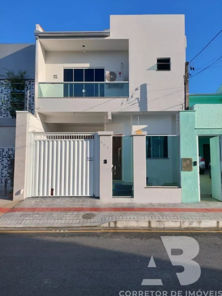 Casa à venda com 3 quartos, 195m² - Foto 1