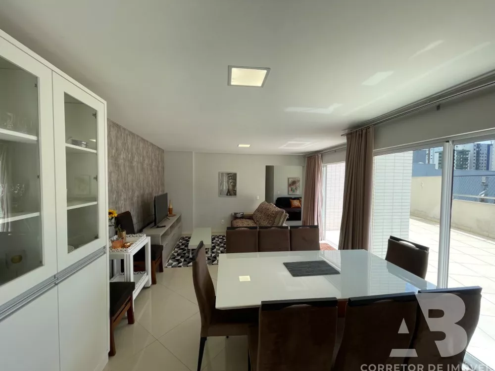 Apartamento para alugar com 3 quartos, 320m² - Foto 1