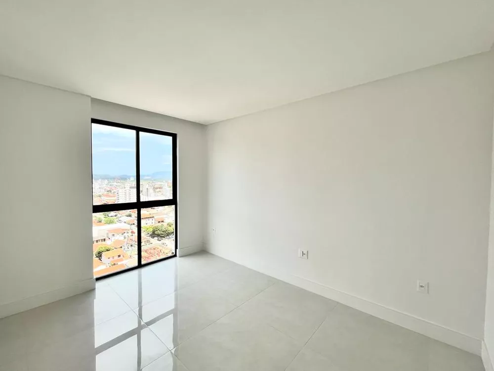 Apartamento à venda com 3 quartos, 114m² - Foto 2