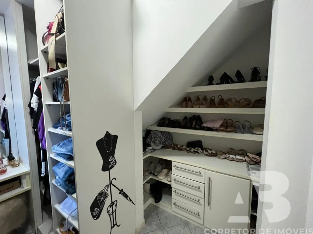 Casa, 4 quartos, 303 m² - Foto 1