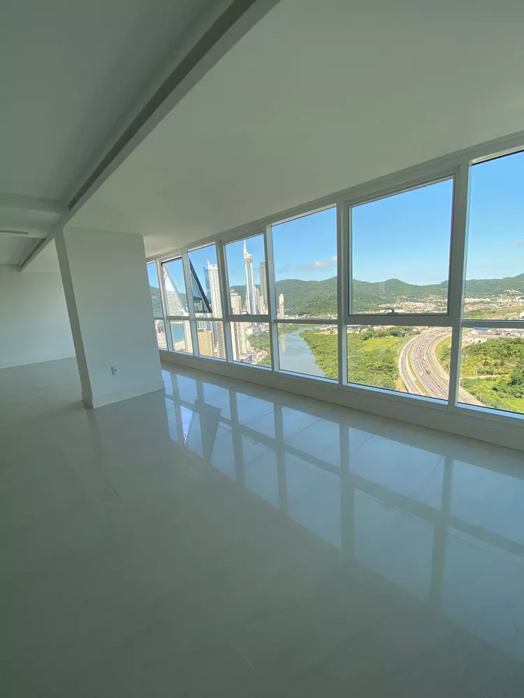 Apartamento à venda com 4 quartos, 220m² - Foto 4