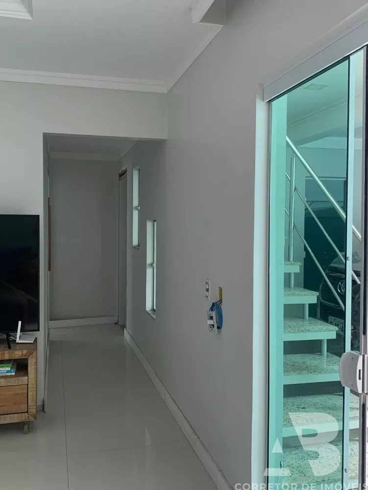 Casa à venda com 4 quartos, 320m² - Foto 3