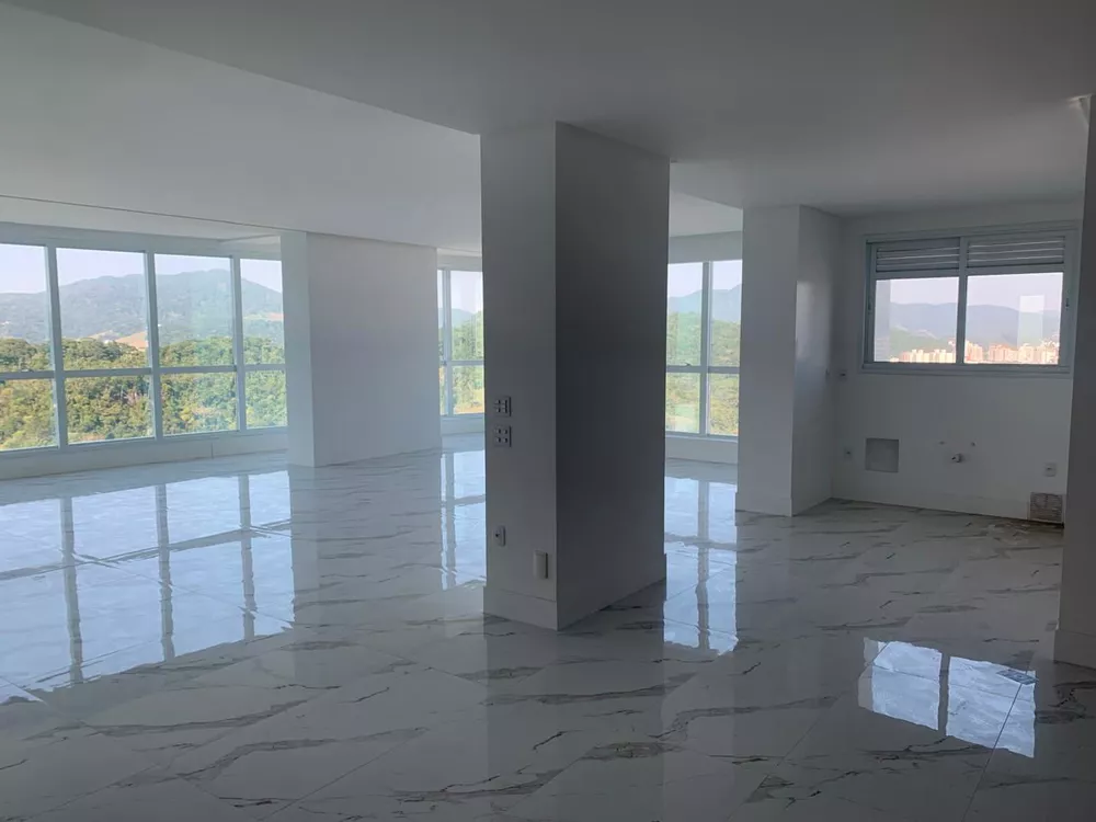 Apartamento à venda com 3 quartos, 186m² - Foto 2