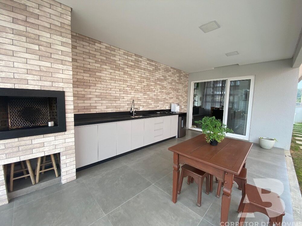 Casa, 3 quartos, 334 m² - Foto 1